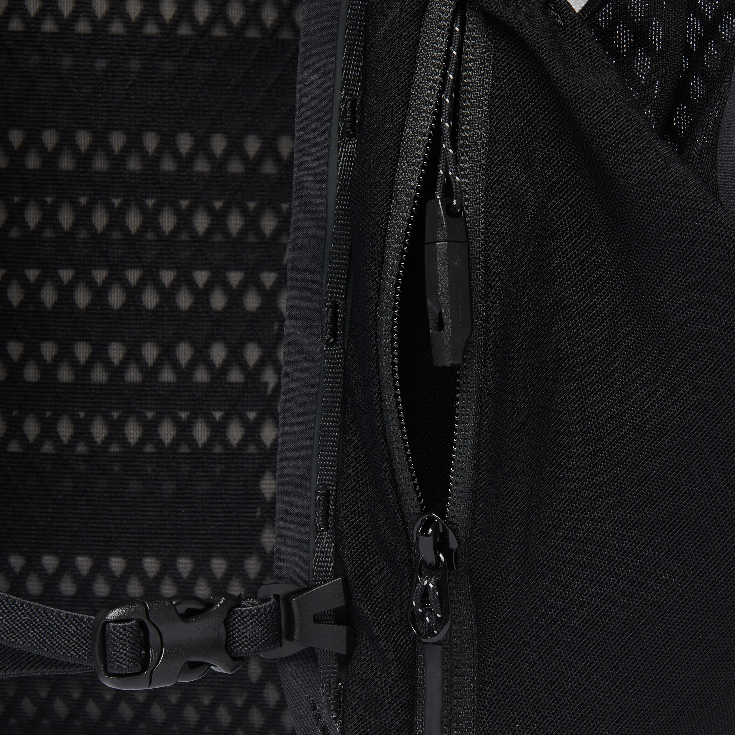 Distance 8 Backpack - Past Season - Image 17