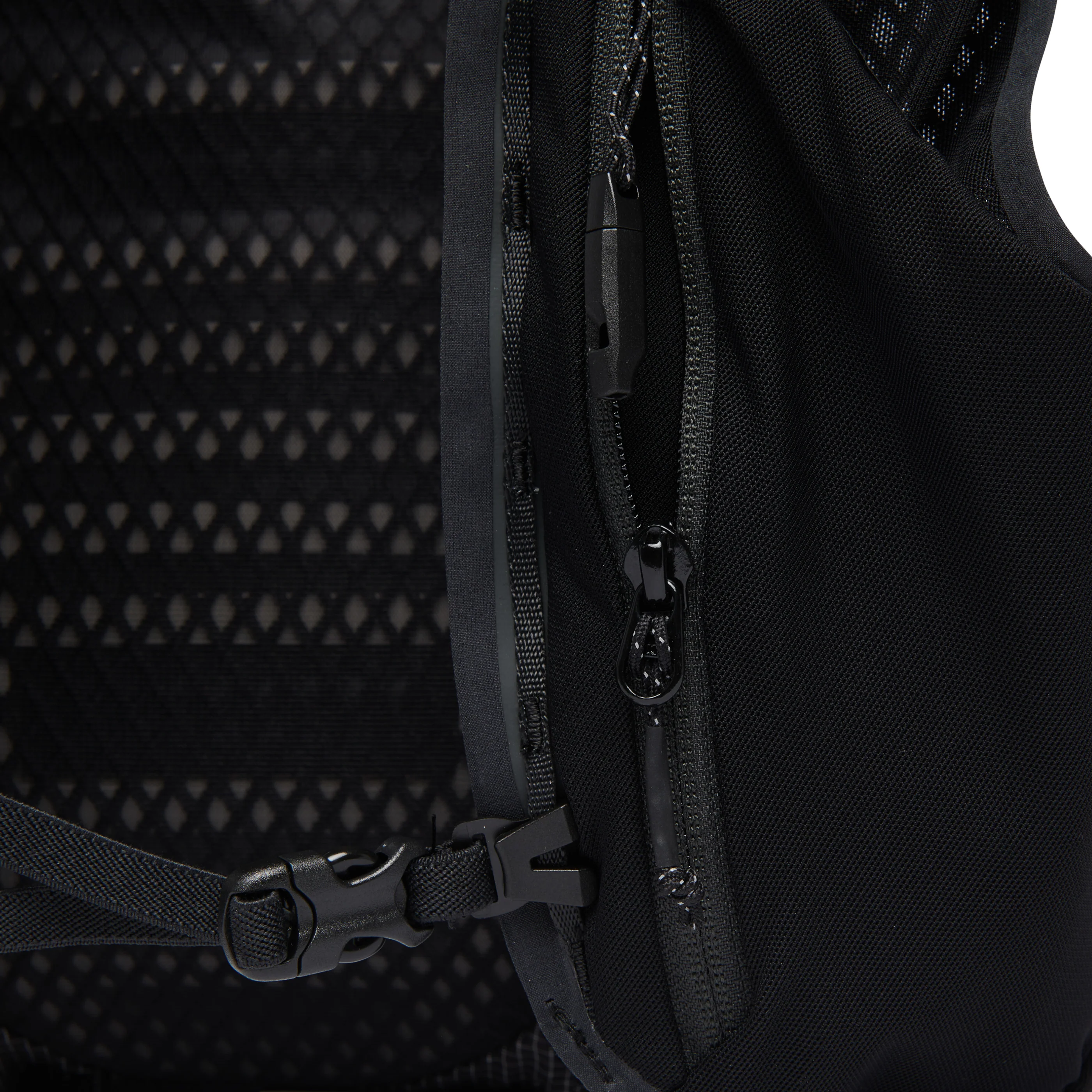 Distance 8 Backpack - Past Season - Image 8