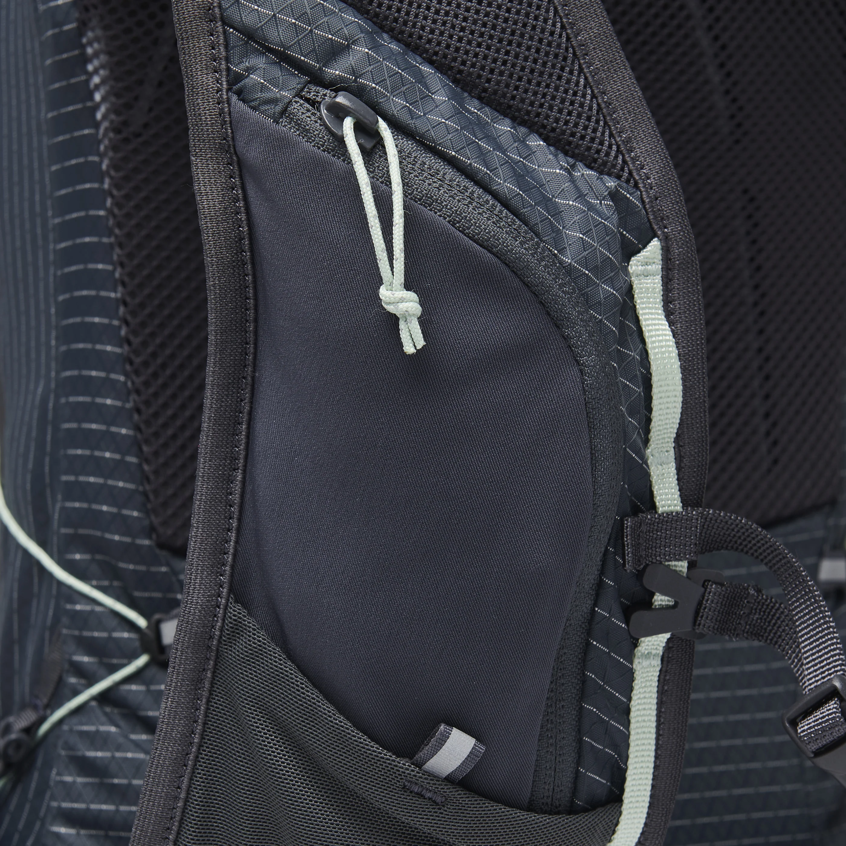 Women's Pursuit 15 Backpack - Past Season - Image 14