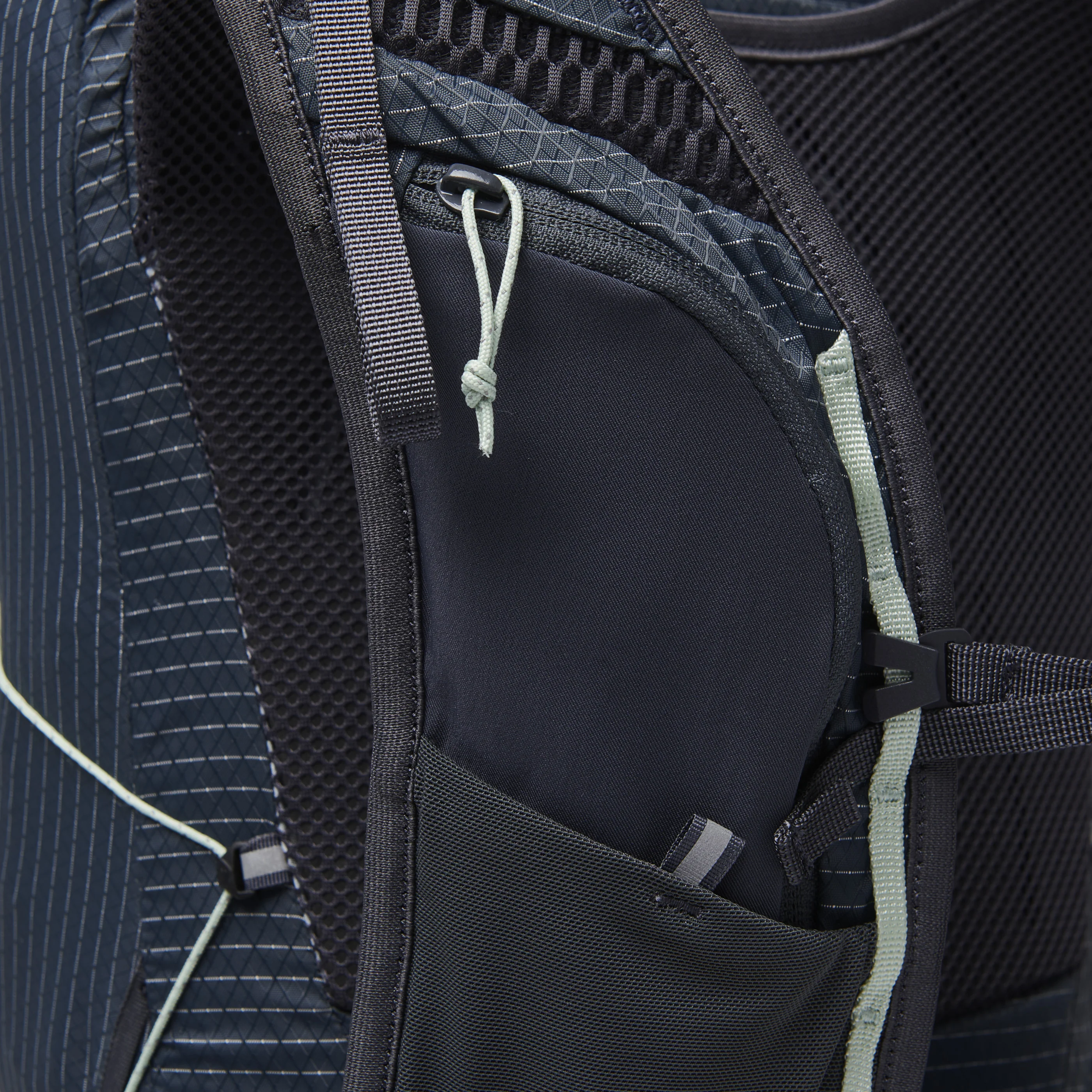 Women's Pursuit 30 Backpack - Image 14